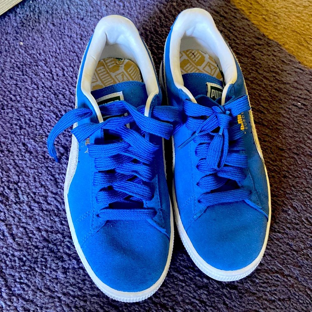 Never worn puma sneakers! They run small.